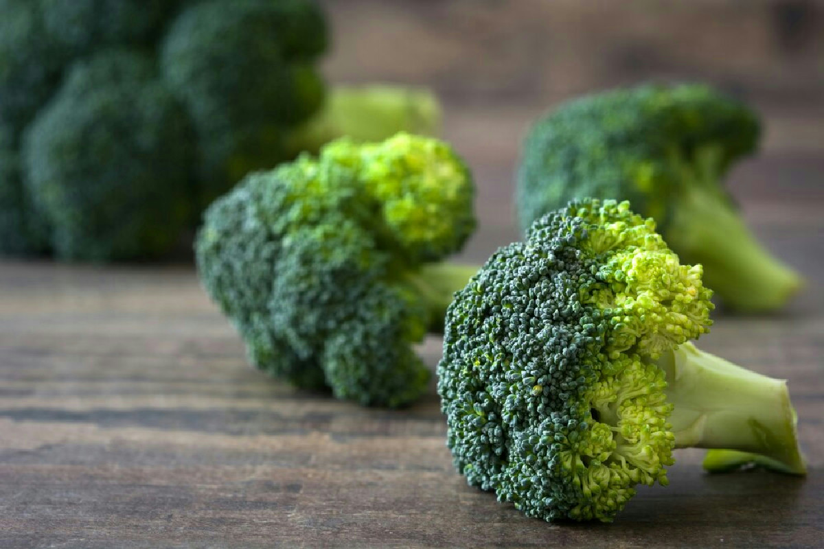 Broccoli profumati in cucina: il metodo della nonna che elimina gli odori meglio della cappa