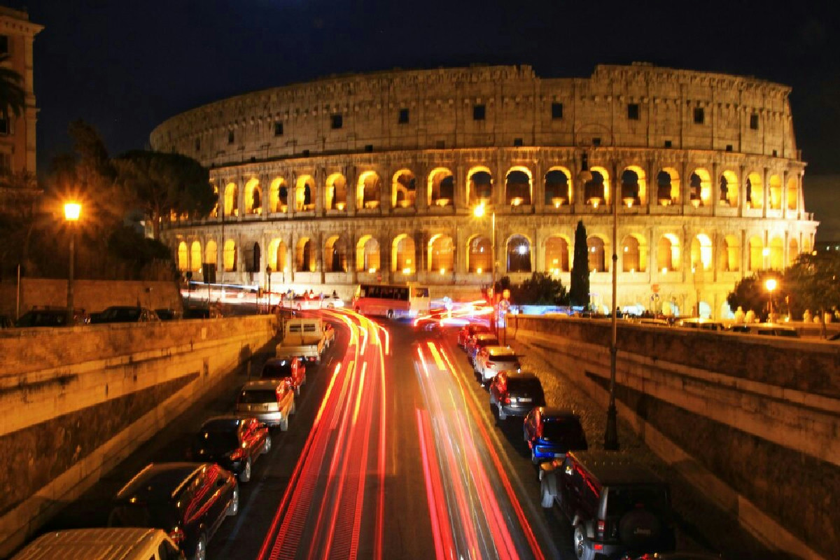 C’è una strada italiana che incanta più degli Champs-Élysées: nessuno si aspetta quale sia