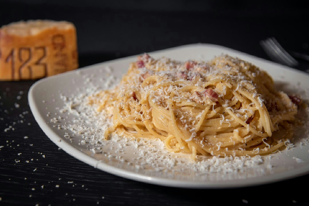Carbonara, solo 1 italiano su 10 la prepara davvero giusta: come si fa quella autentica romana