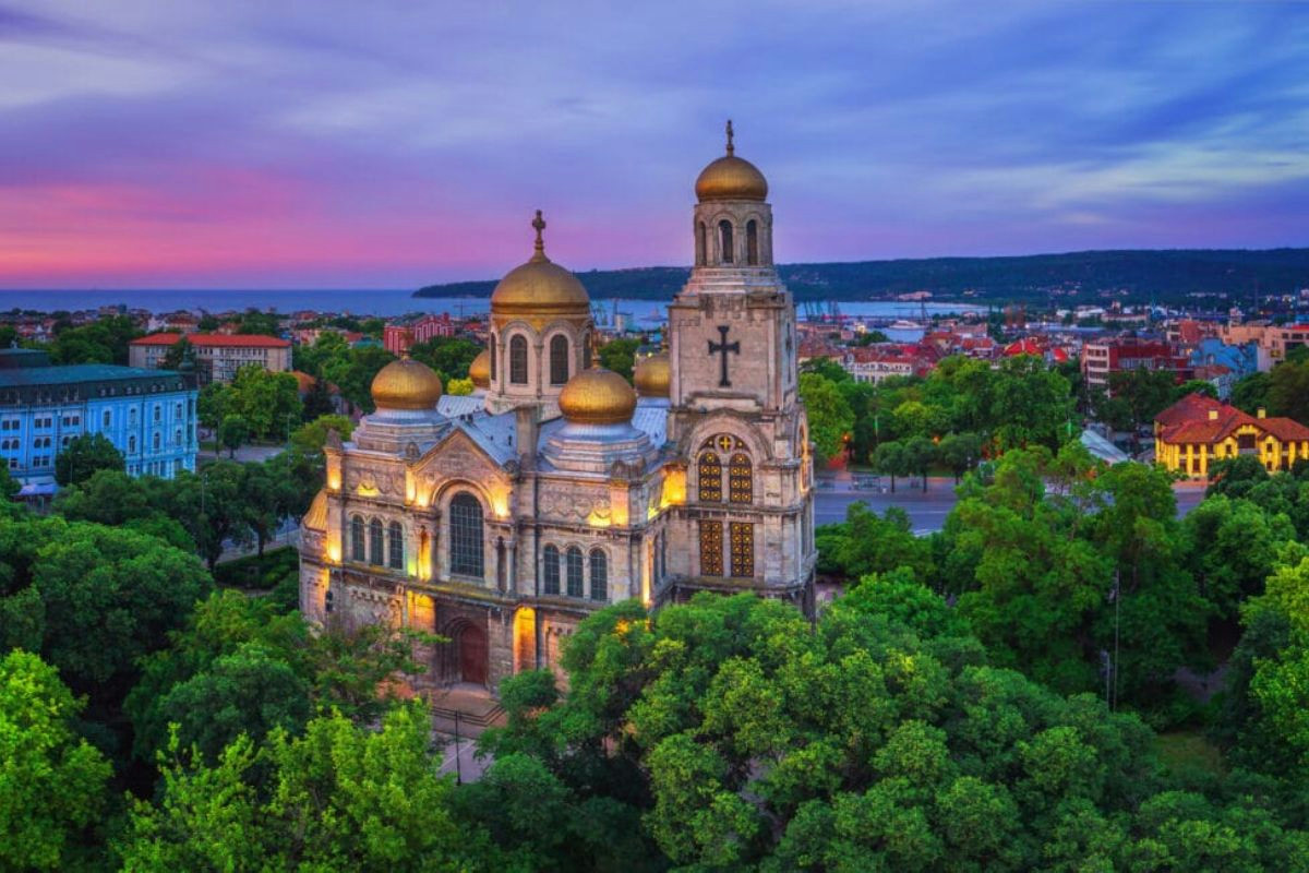 Sulla costa bulgara c’è una città vivace dove storia e mare si intrecciano in modo unico