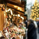 Natale tra le vette: i mercatini più affascinanti dove la neve trasforma ogni borgo in fiaba