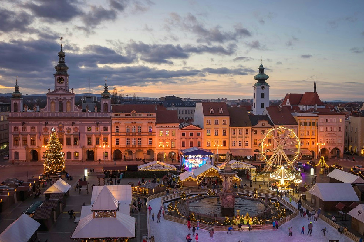 Ti sembrano tutti uguali e caotici? Questi 5 mercatini d’Europa ti fanno riscoprire la magia vera