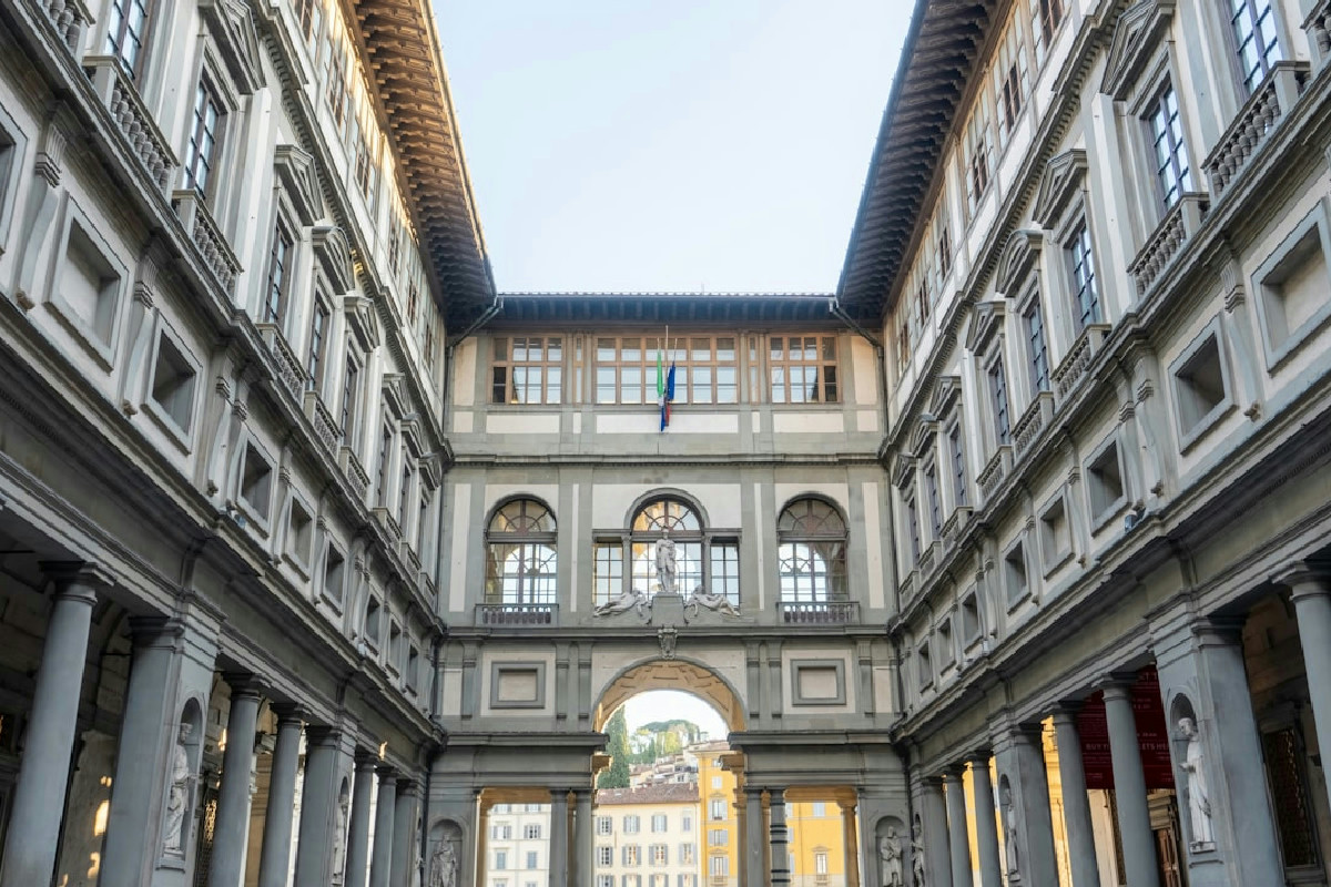 In Toscana c’è ancora una terra che sa di vino, pietra e silenzio: 9 idee per fermare il tempo