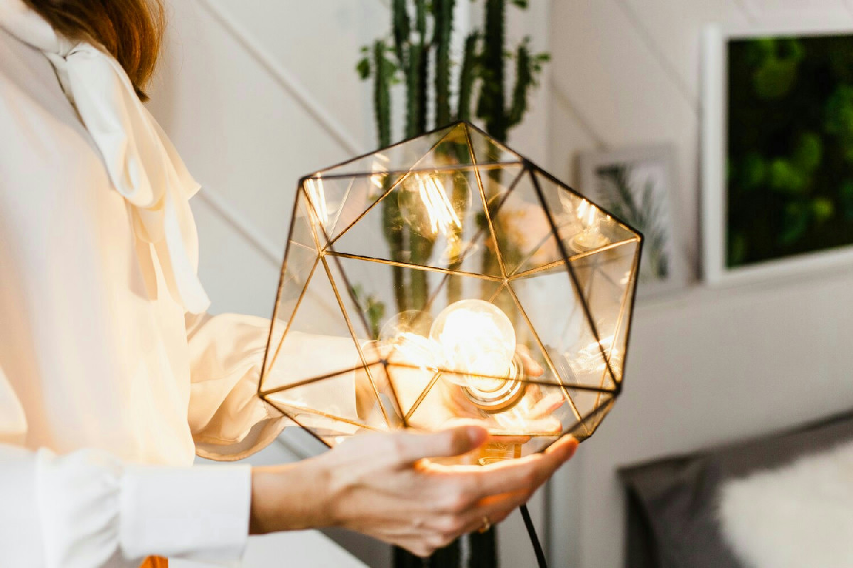 Come creare l’illuminazione perfetta in casa: idee e consigli per ambienti unici e accoglienti